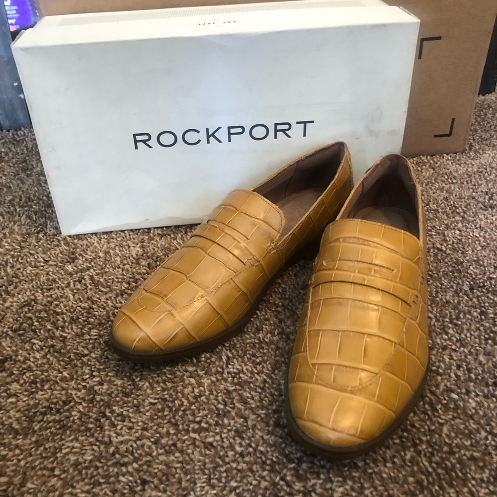 ROCKPORT- NIB- Perpetua Penny Loafer Size 6M